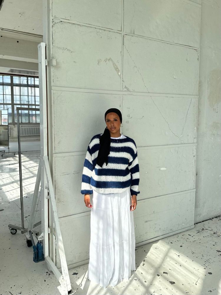 Women’s Sweater with Striped Knit Design and Round Neckline
