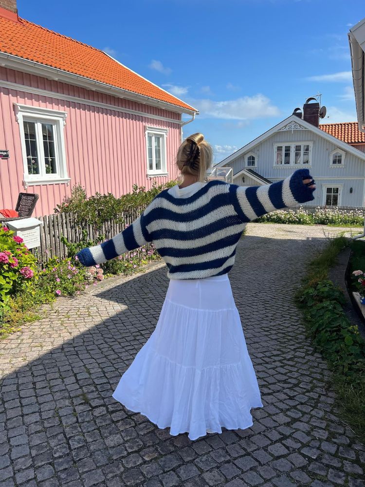 Women’s Sweater with Striped Knit Design and Round Neckline