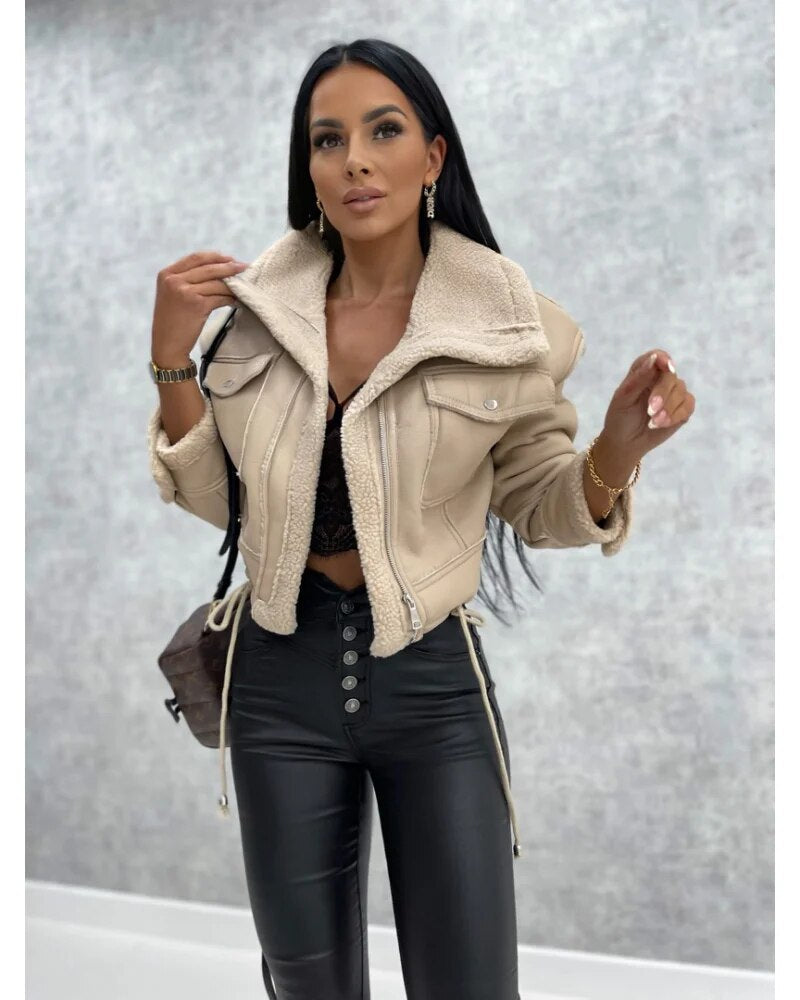 Women’s Jacket With Defined Silhouette
