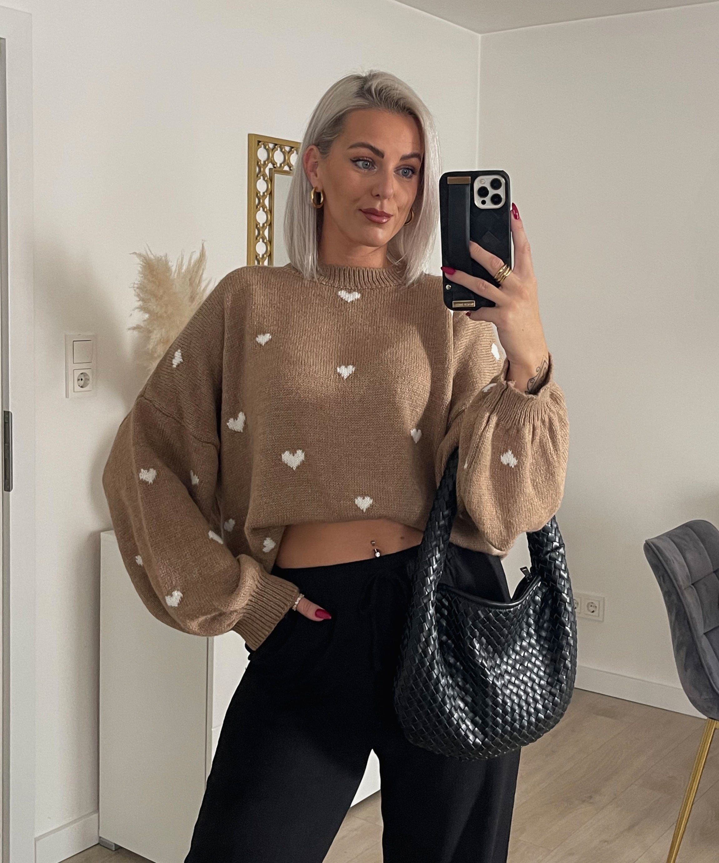 Women’s Oversized Sweater in Camel