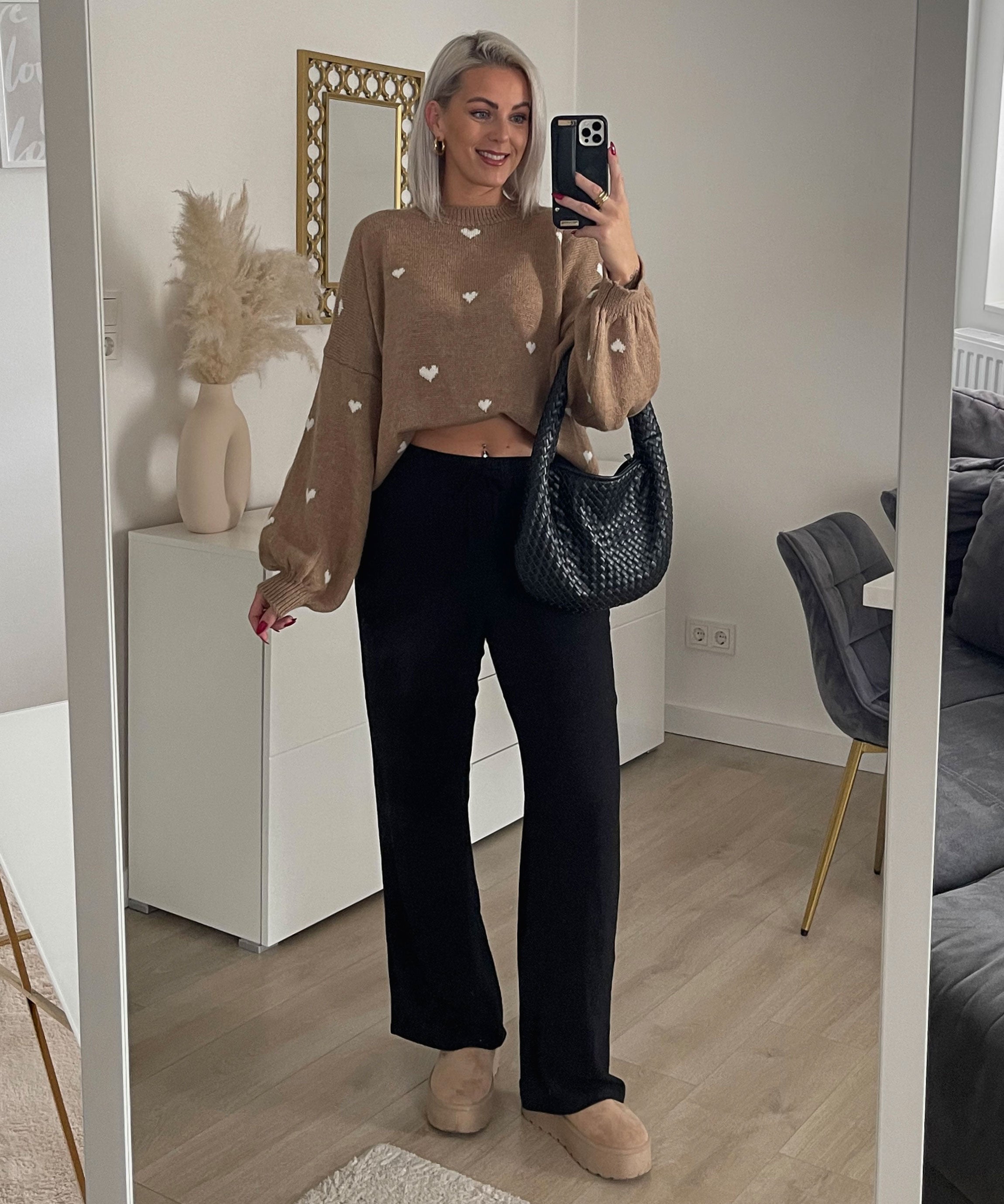 Women’s Oversized Sweater in Camel