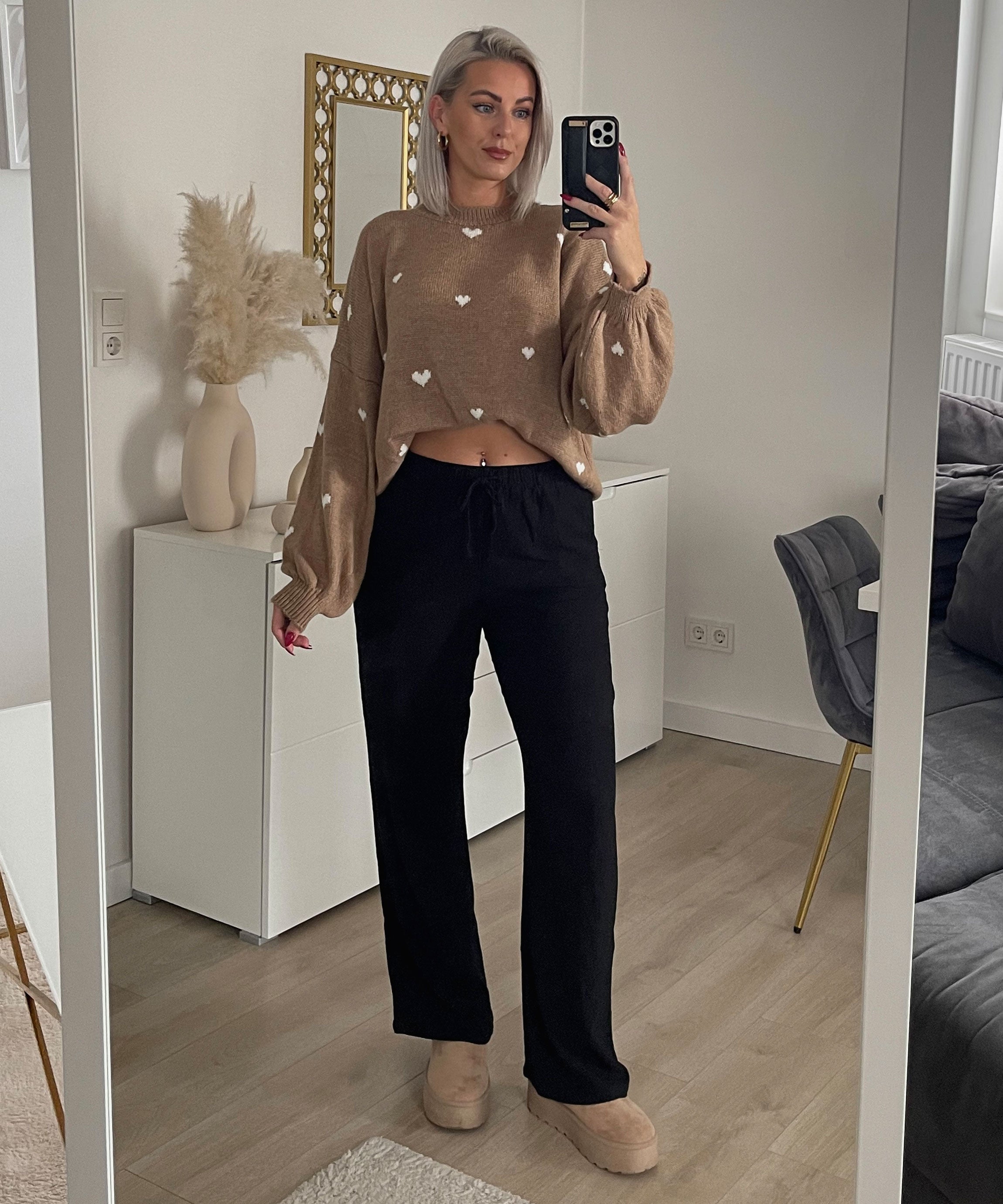 Women’s Oversized Sweater in Camel