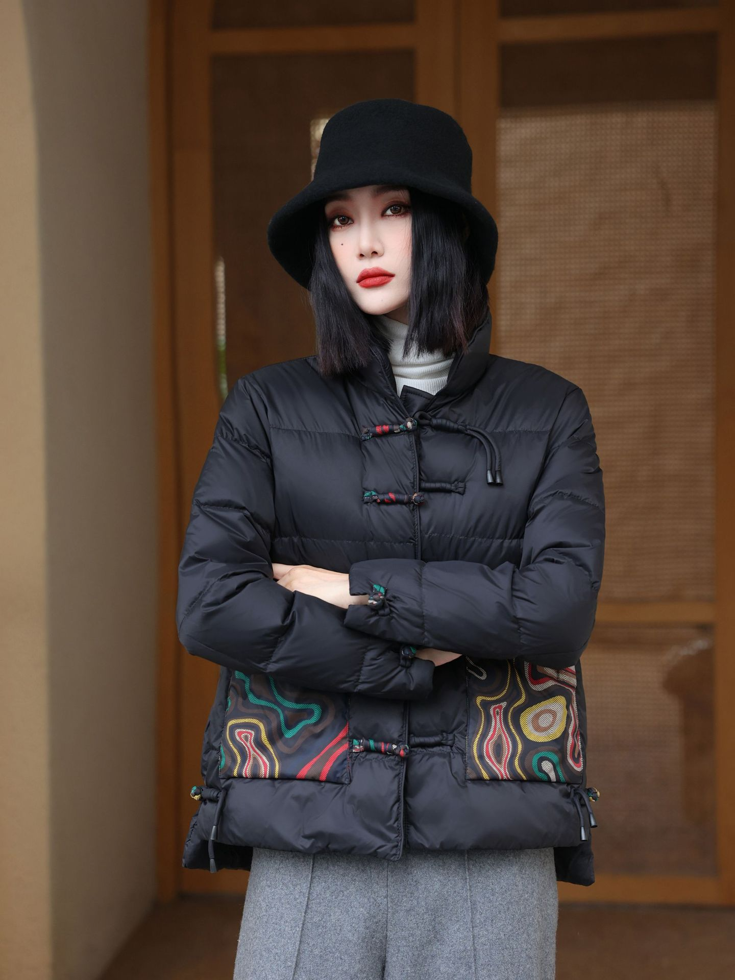 Women’s Quilted Puffer Jacket With High Collar And Patterned Pockets