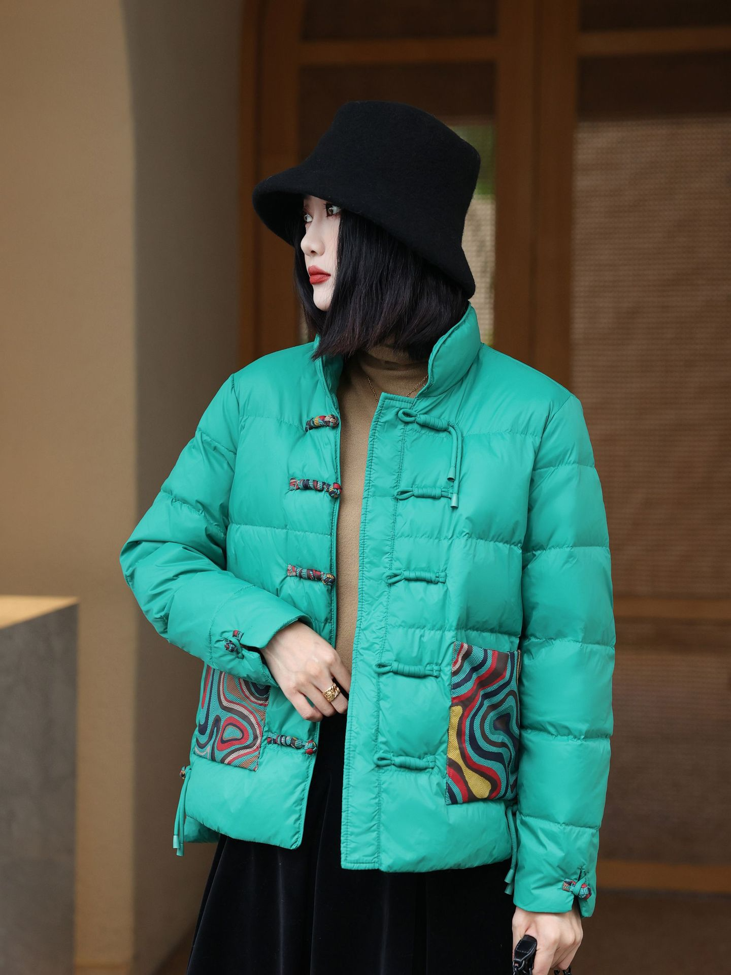 Women’s Quilted Puffer Jacket With High Collar And Patterned Pockets