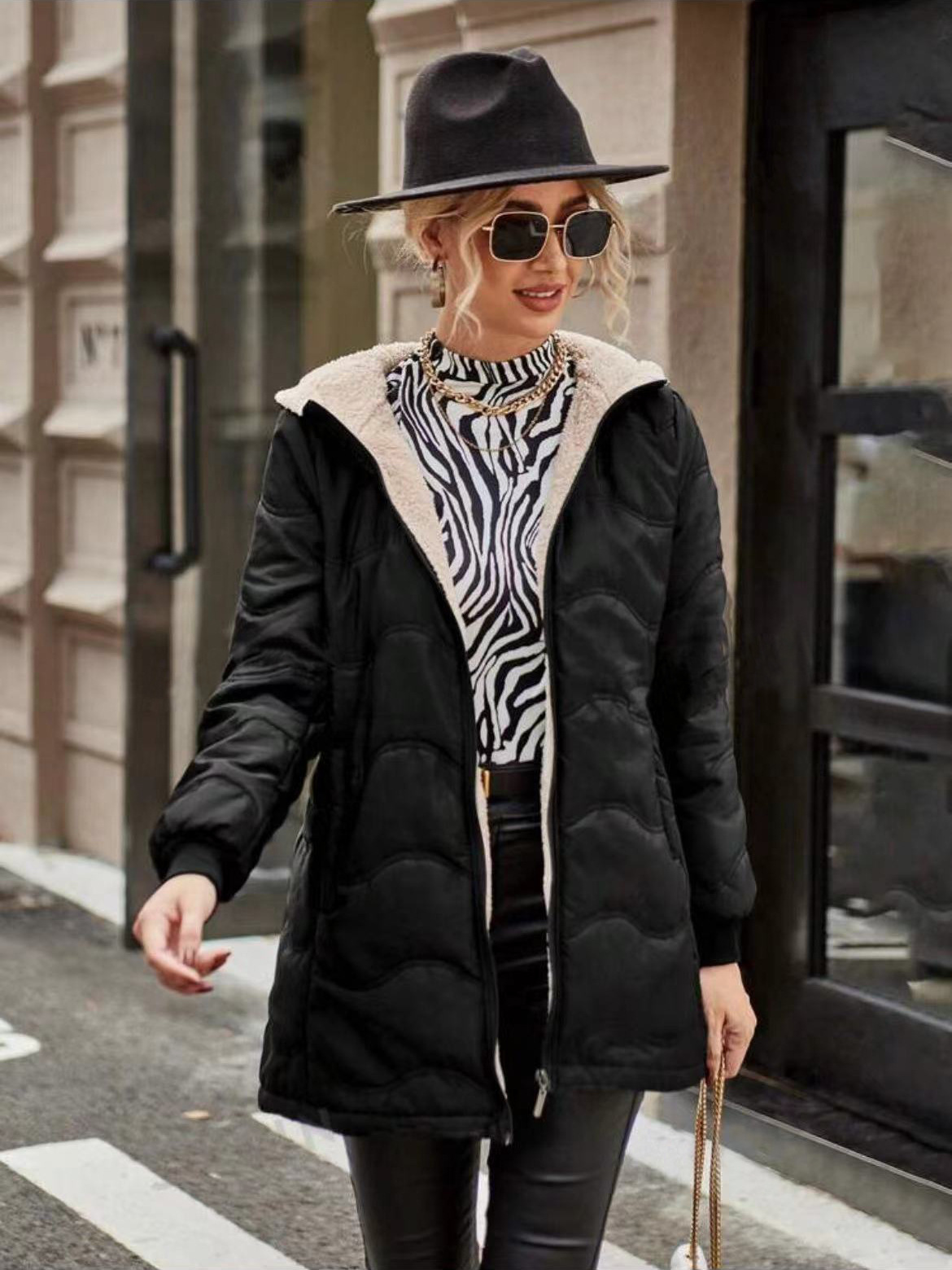 Women’s Quilted Trench Coat With Hood And Zip Closure For Winter