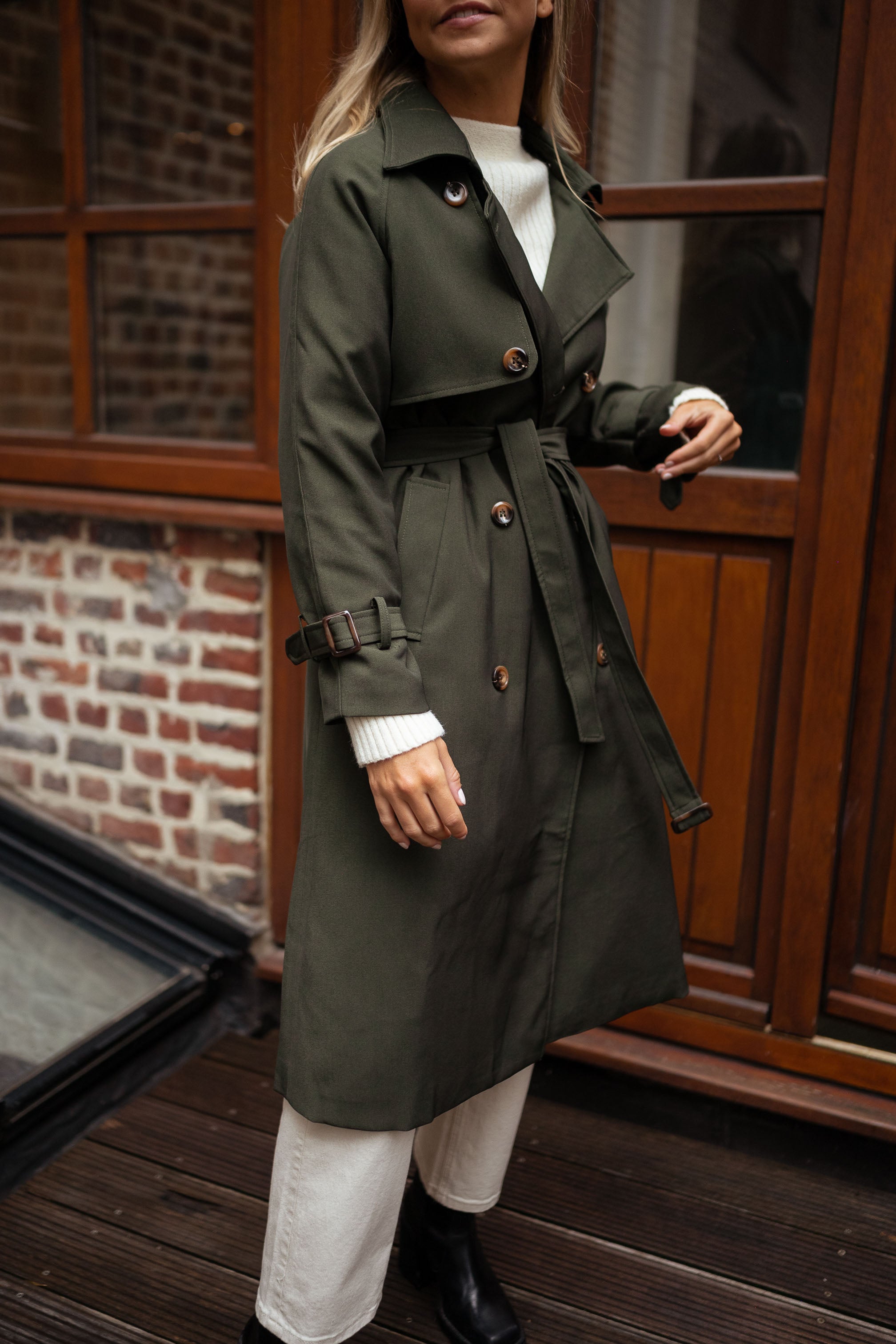 Women’s Refined Trench Coat with Classic Lapel Design