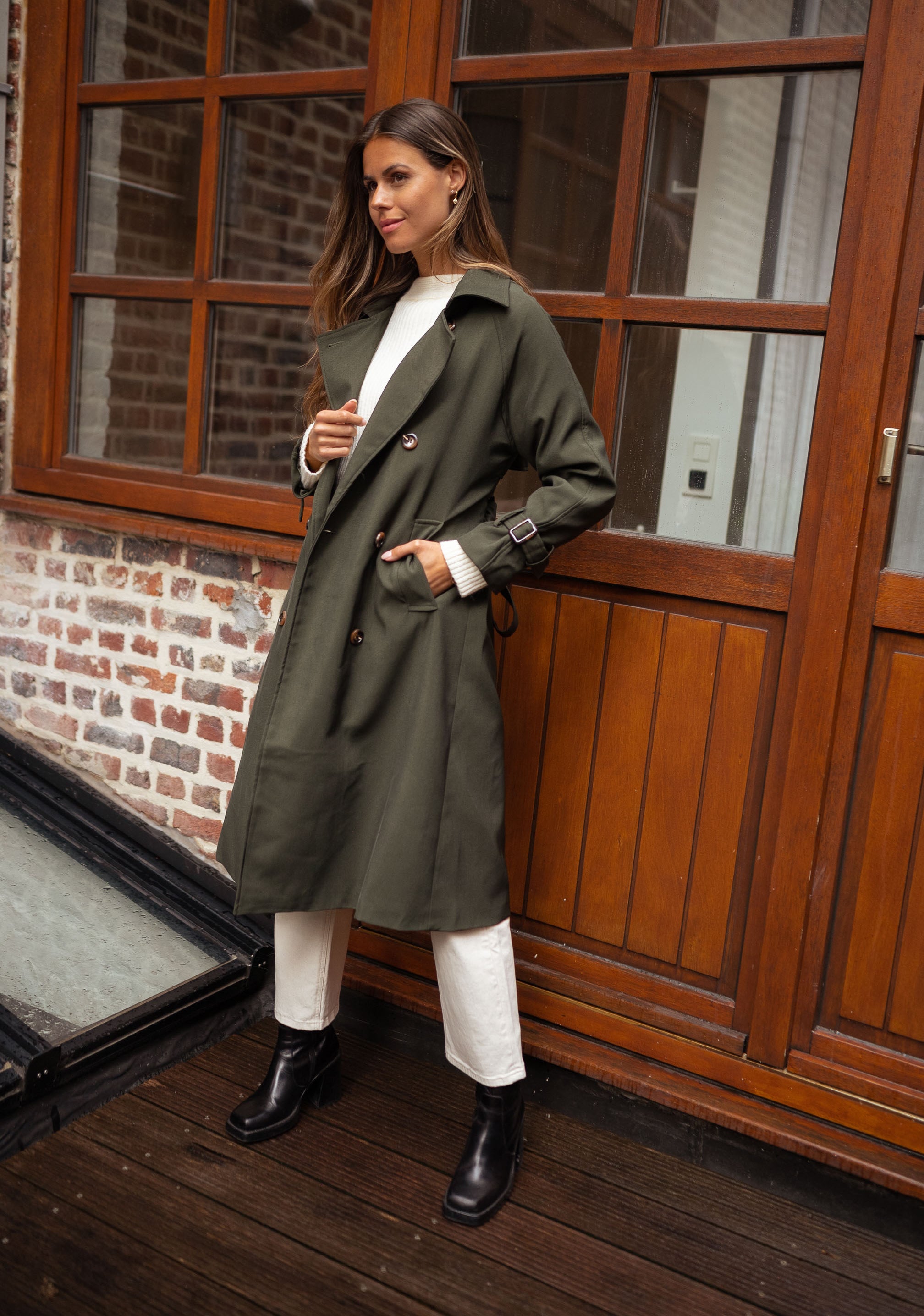 Women’s Refined Trench Coat with Classic Lapel Design