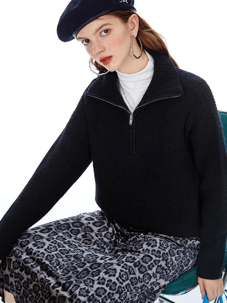 Women’s Sweater with Zip Collar and Loose Shape