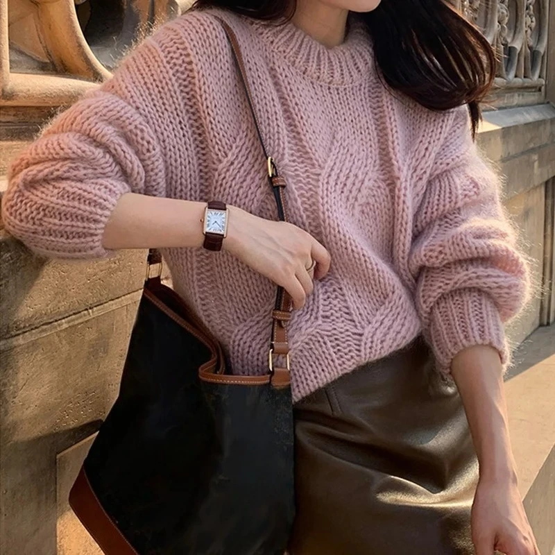Women’s Chunky Knit Sweater With Cable Pattern And Ribbed Trim