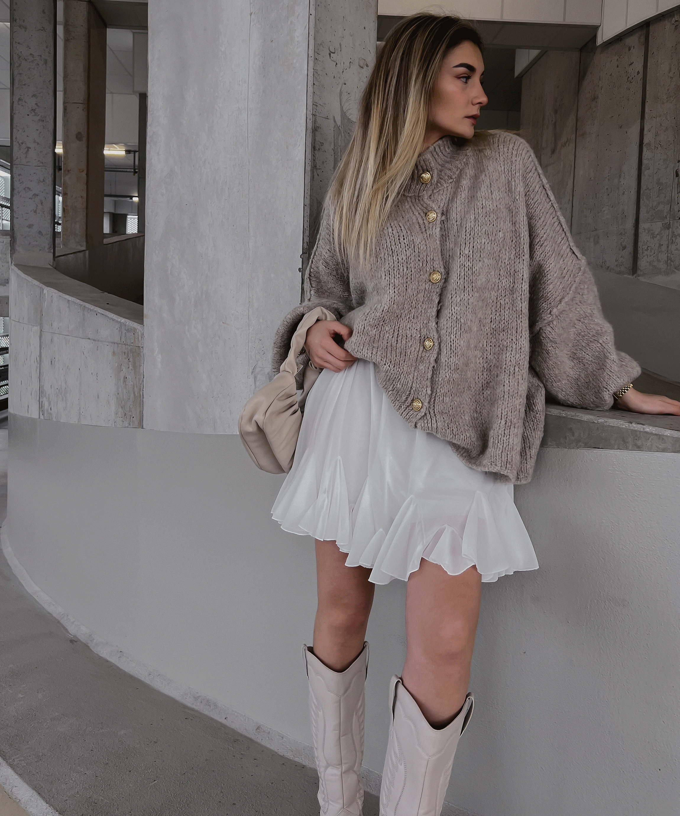 Women’s Button-Front Oversized Cardigan in Taupe