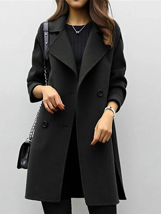 Women’s Coat With Classic Fastening And Defined Collar