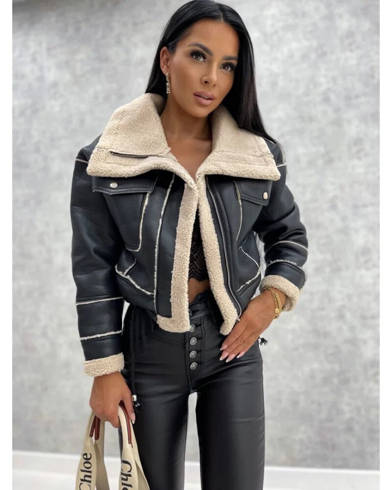 Women’s Jacket With Defined Silhouette