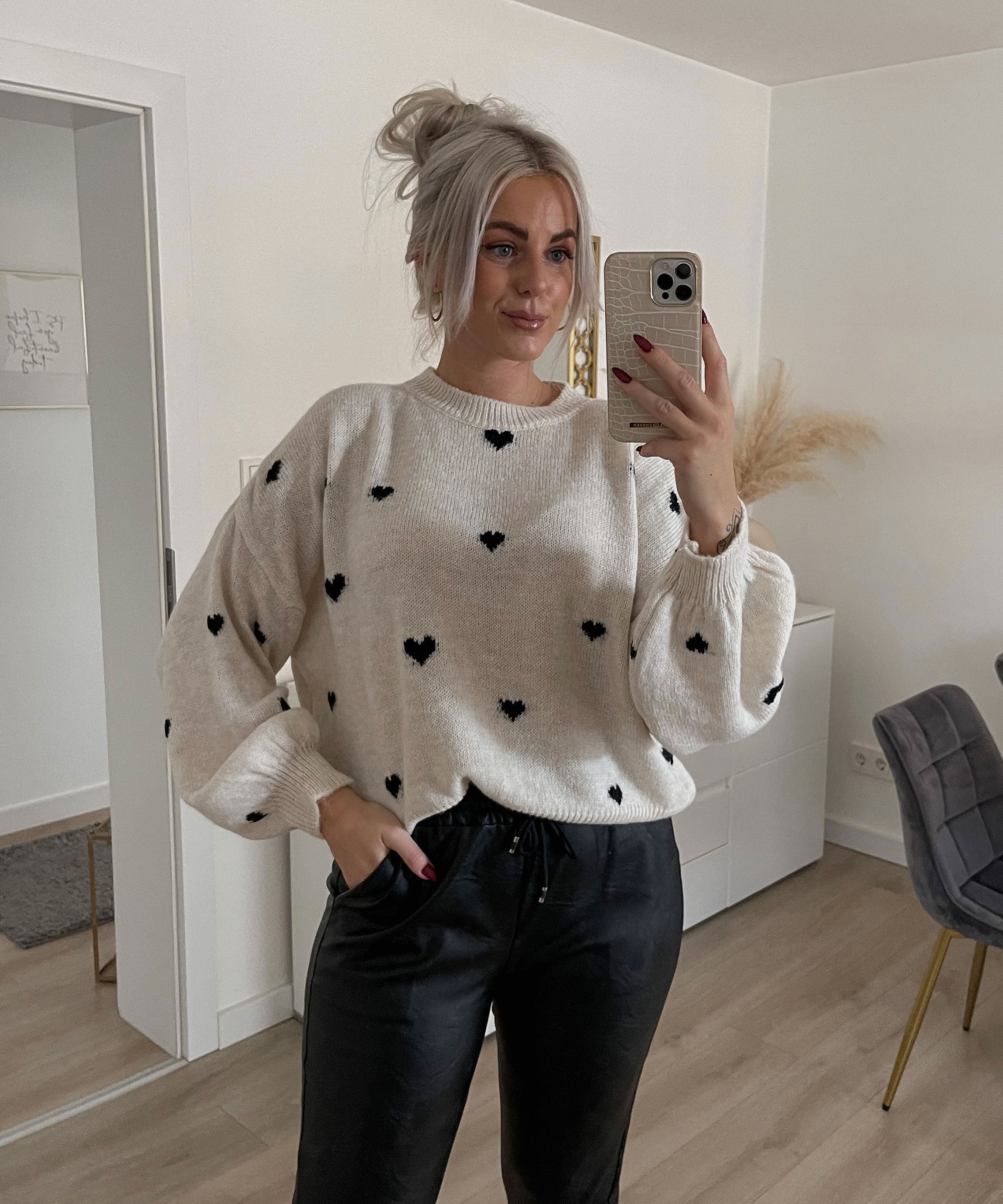 Women’s Oversized Knit Sweater in White and Black