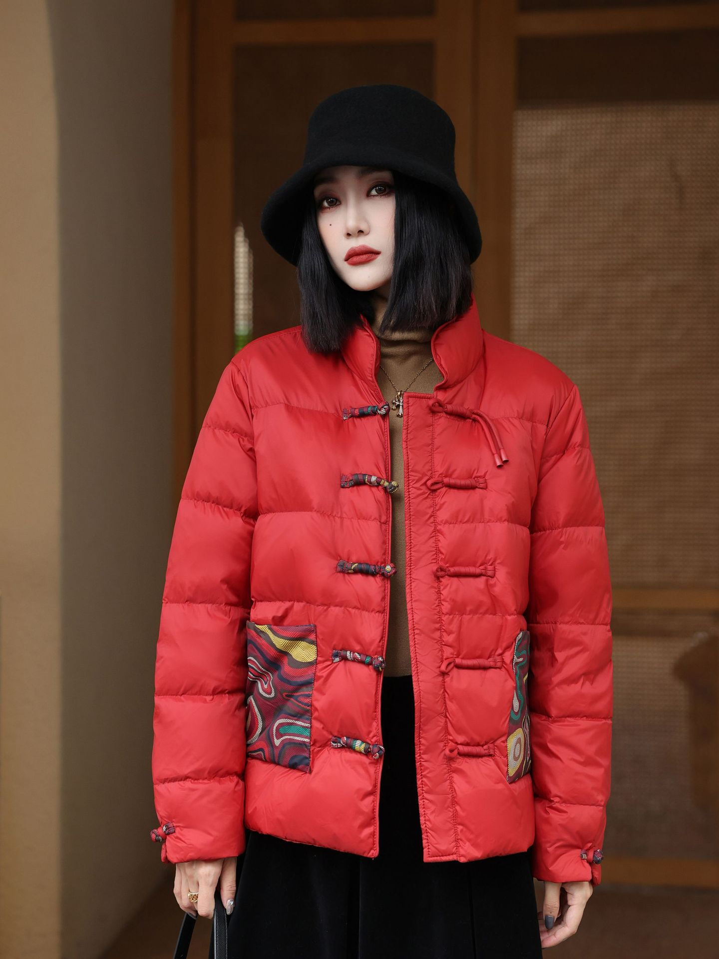 Women’s Quilted Puffer Jacket With High Collar And Patterned Pockets