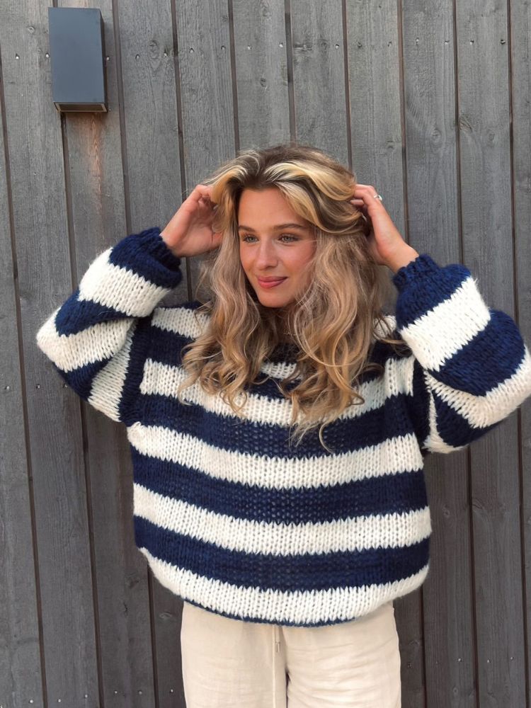 Women’s Sweater with Striped Knit Design and Round Neckline