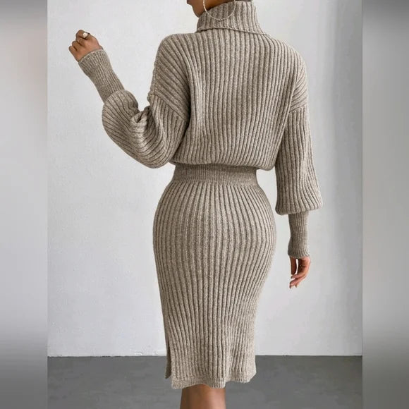 Marilyn - Fashionable knitted dress with high collar